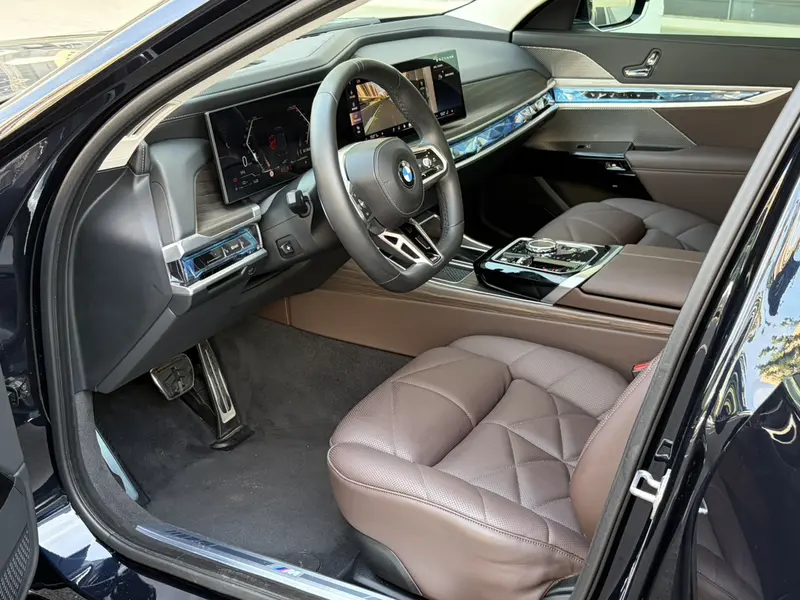 BMW 7 Series — фото 11