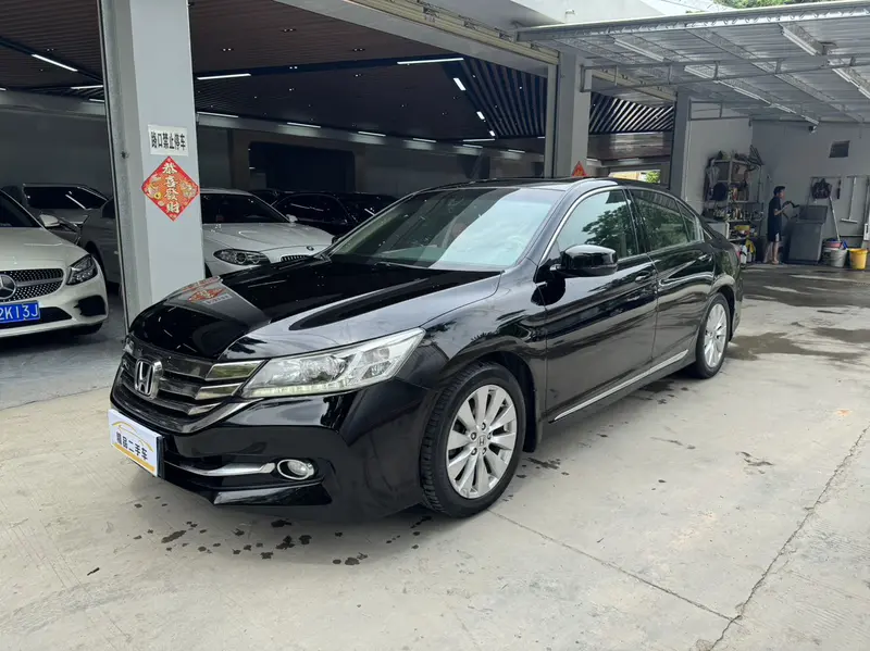 Honda Accord — фото 1