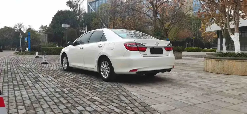 Toyota Camry — фото 3