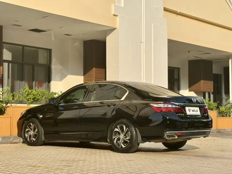 Honda Accord — фото 4