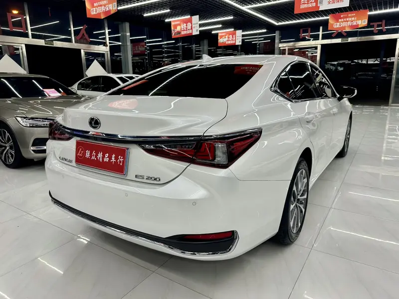 Lexus ES — фото 6