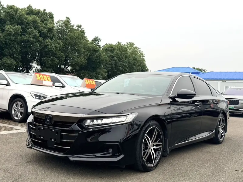 Honda Accord — фото 1
