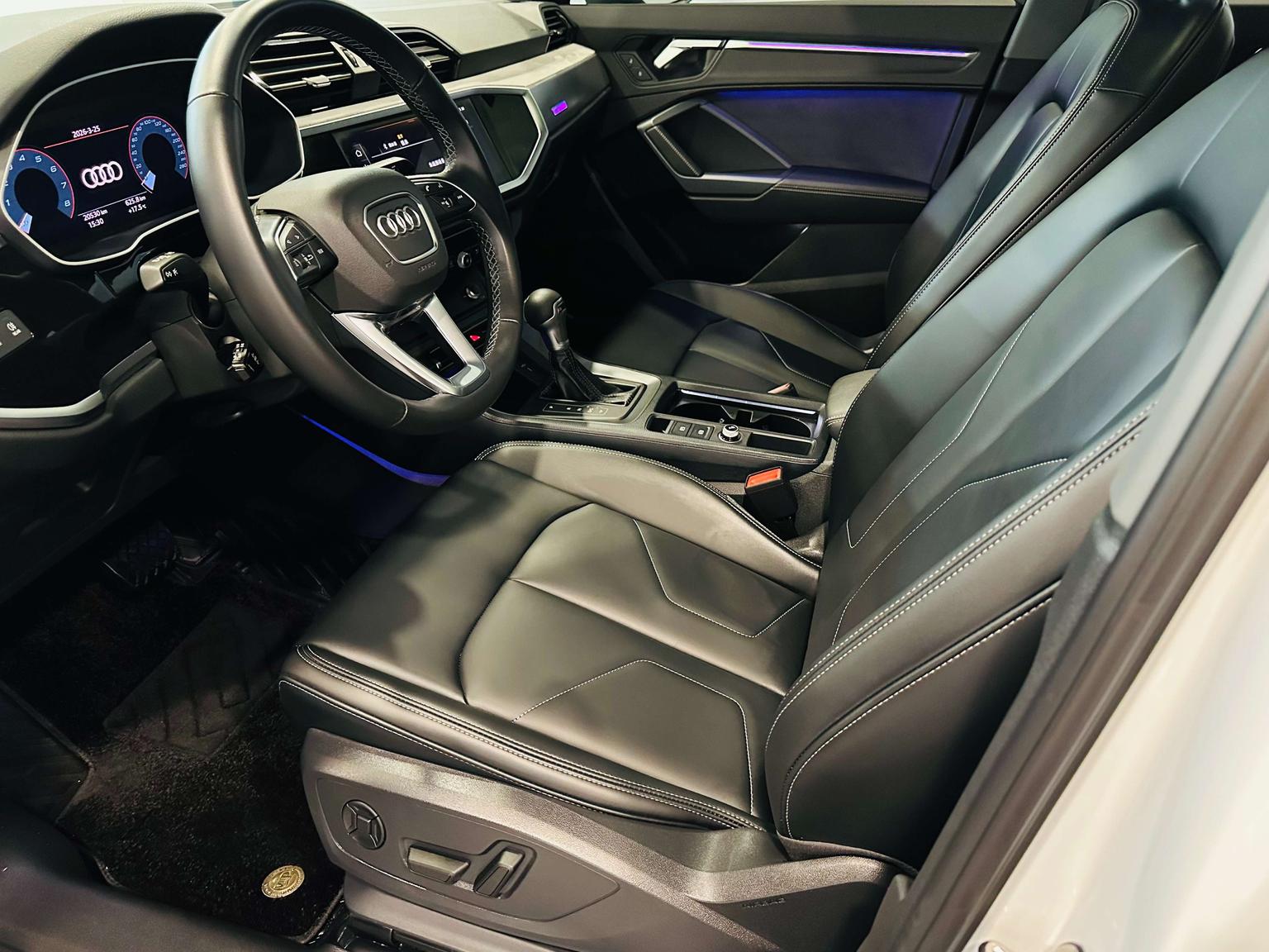Audi Q3: фотография 10 из 16
