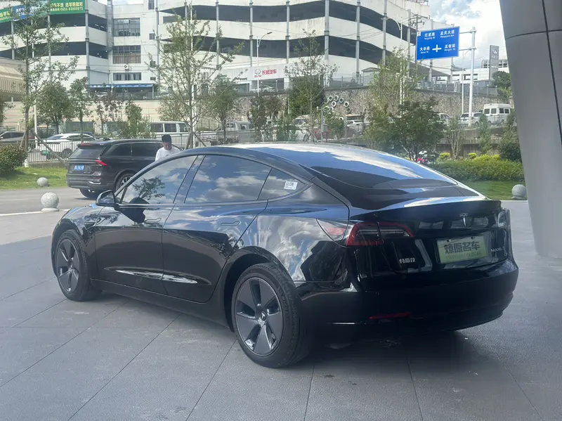 Tesla Model 3 — фото 5