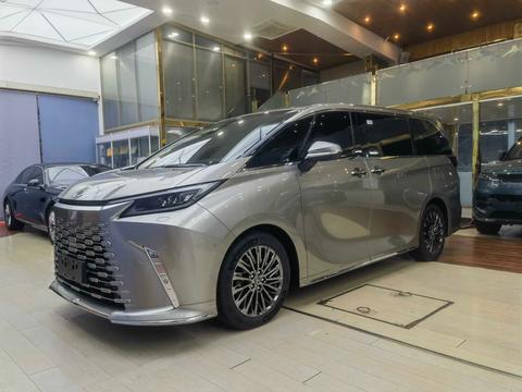 Lexus LM - фото 1