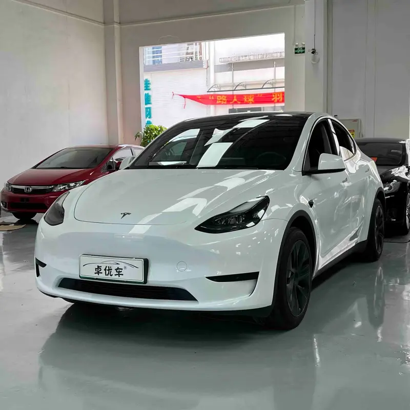 Tesla Model Y — фото 1