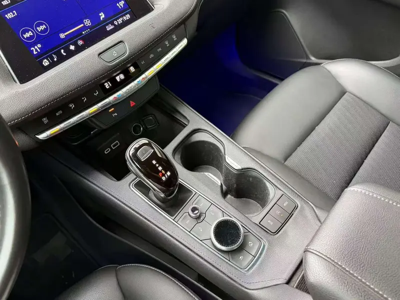 Cadillac XT4 — фото 9