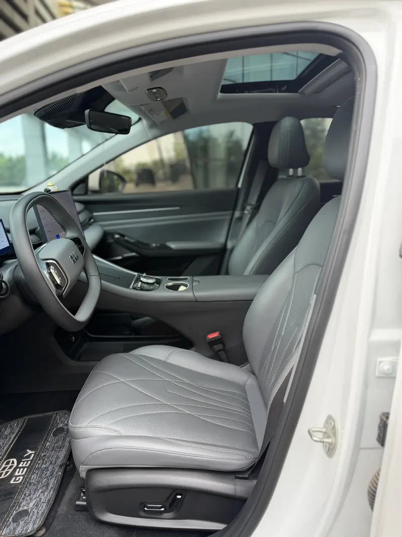 Geely Galaxy L6 — фото 12