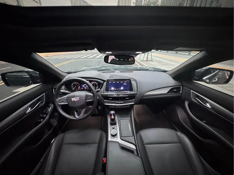 Cadillac CT5 — фото 9
