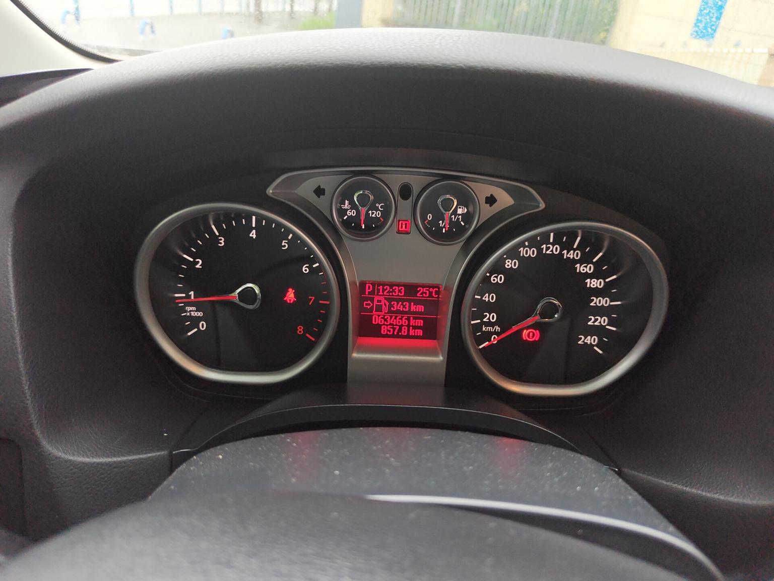 Ford Focus 2013 1.8L AT