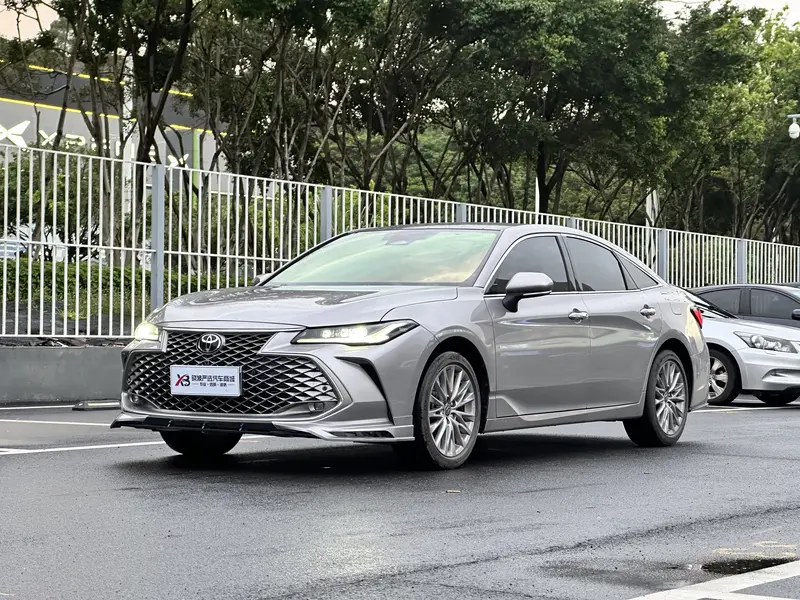 Toyota Avalon — фото 1