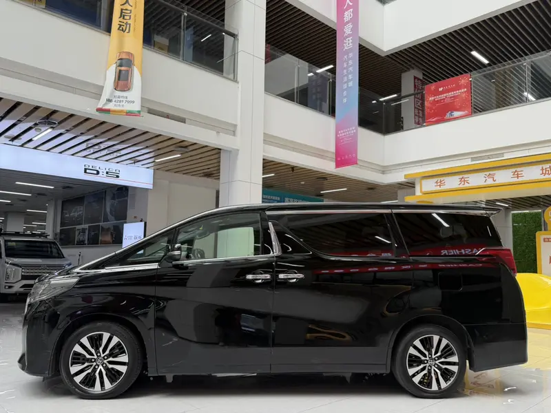 Toyota Alphard — фото 4