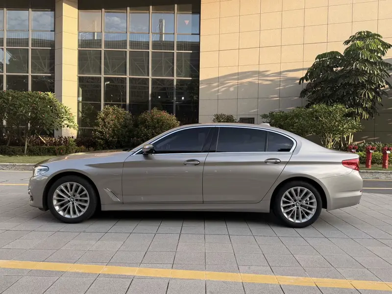 BMW 5 Series — фото 4