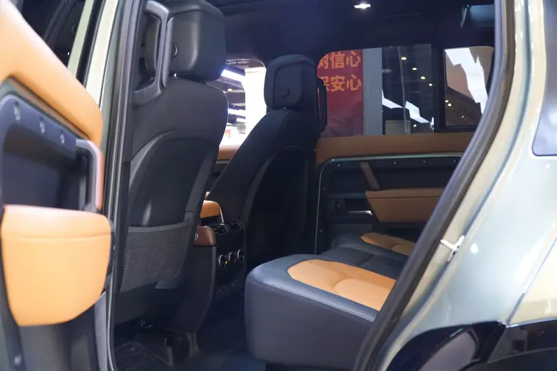 Land Rover Defender — фото 13