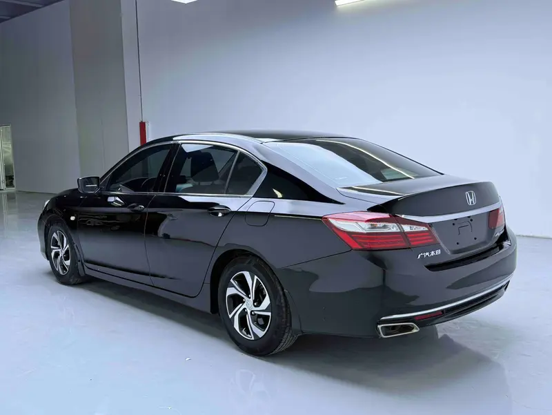 Honda Accord — фото 4