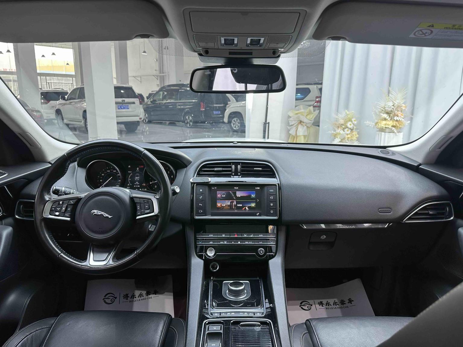 Jaguar F-Pace — фотографии объявления, Фото 7