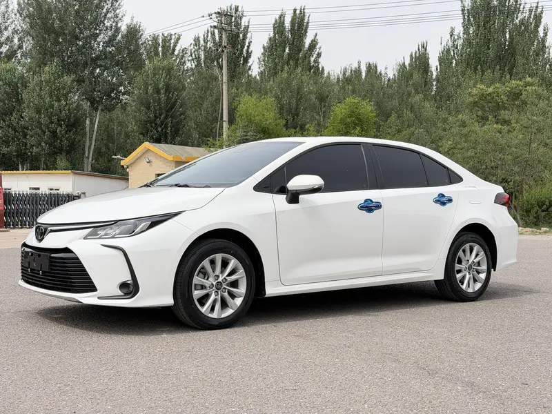 Toyota Corolla — фото 1
