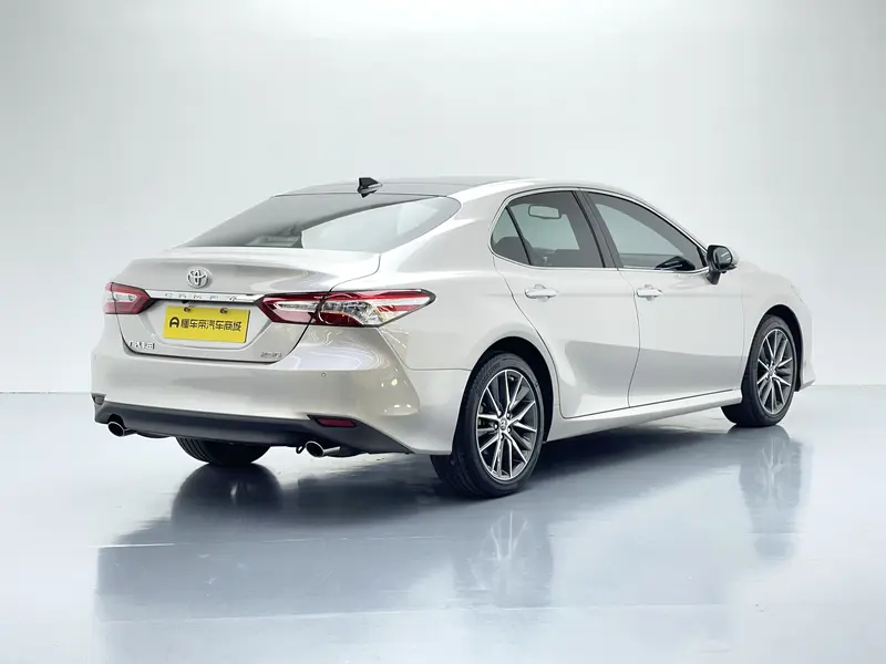 Toyota Camry — фото 7