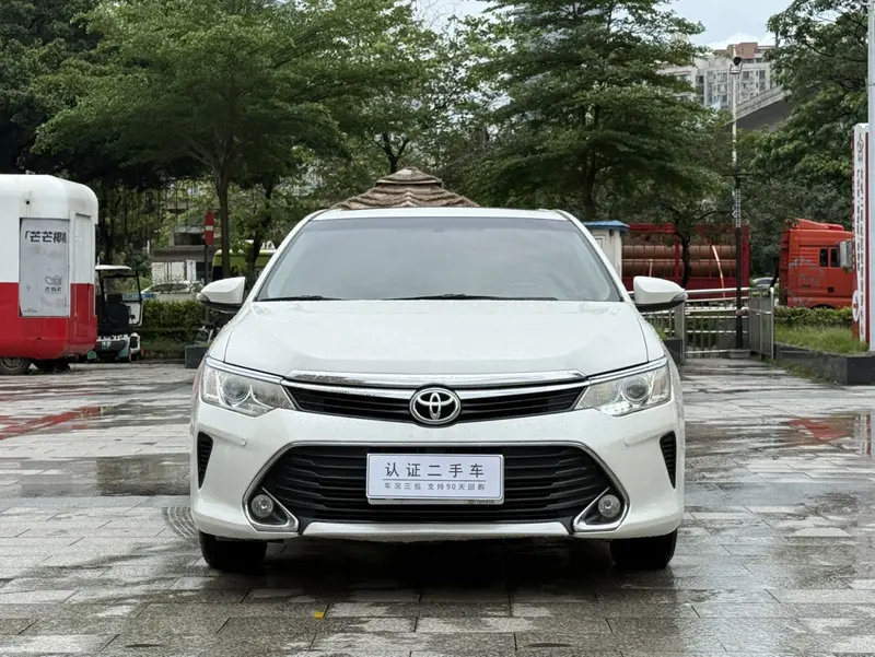 Toyota Camry — фото 2