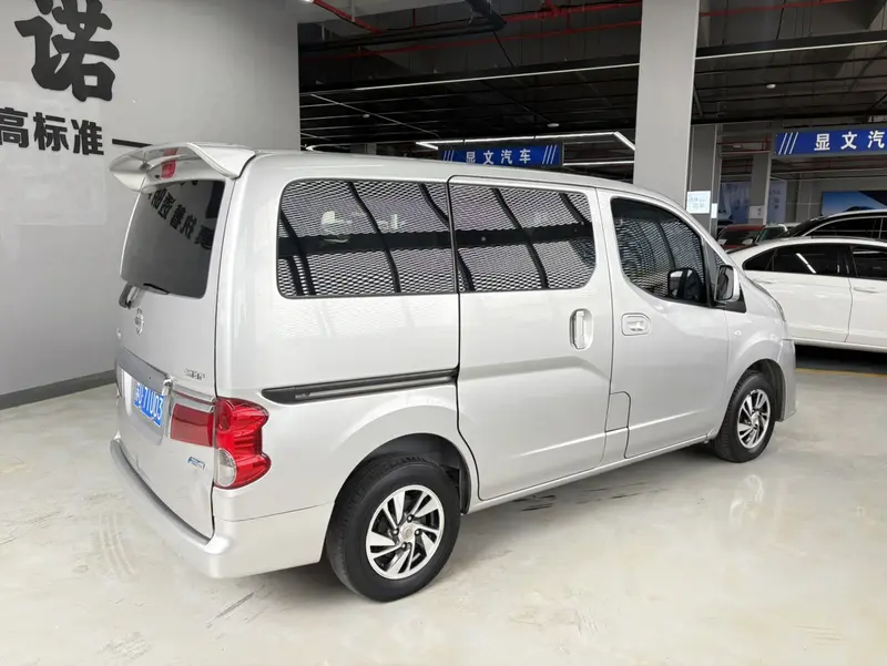 Nissan NV200 — фото 6