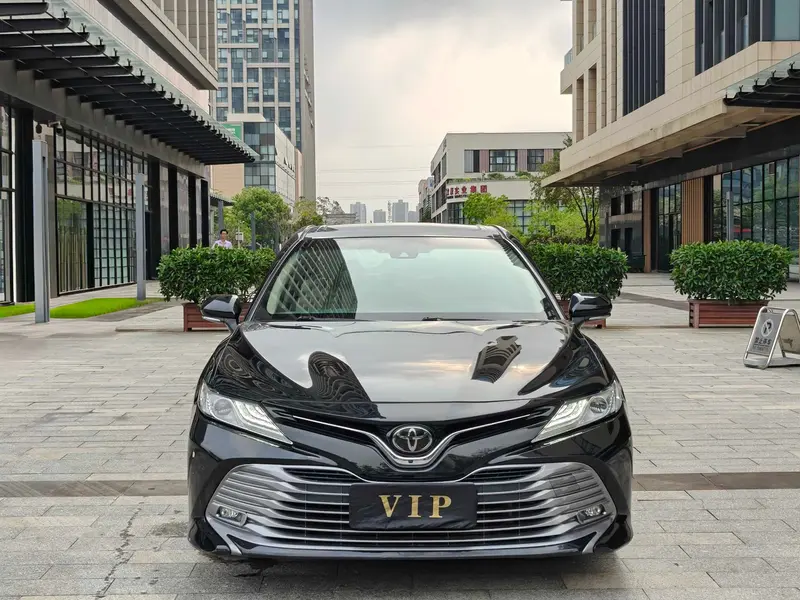 Toyota Camry — фото 2