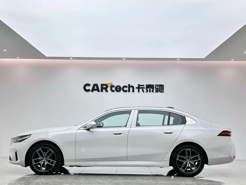 BMW 5 Series — фото 4