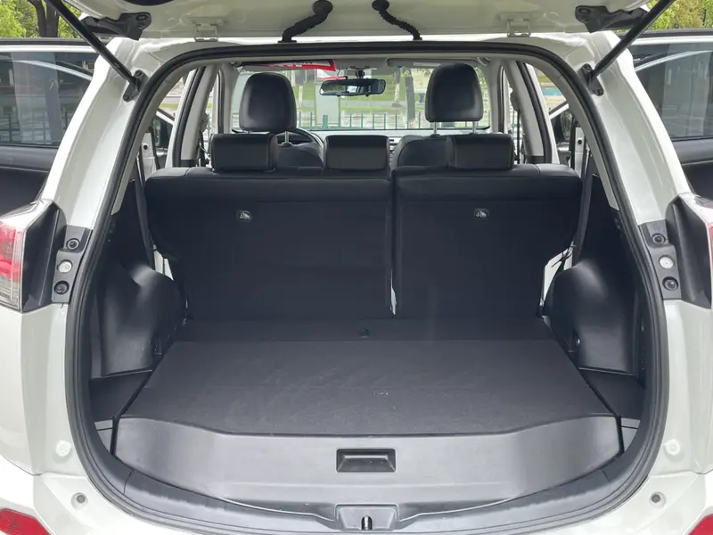 Toyota RAV4 — фото 9