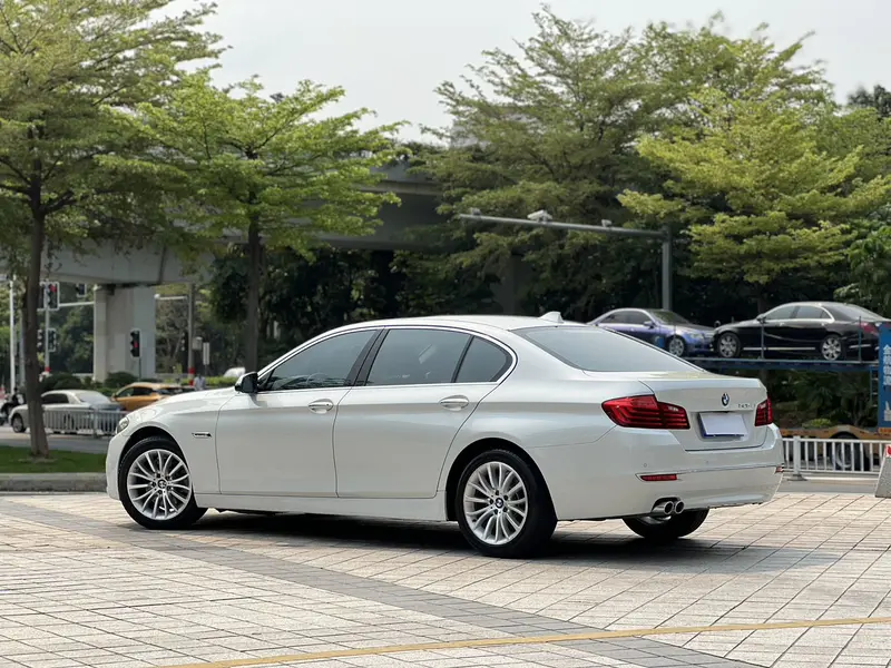BMW 5 Series — фото 4