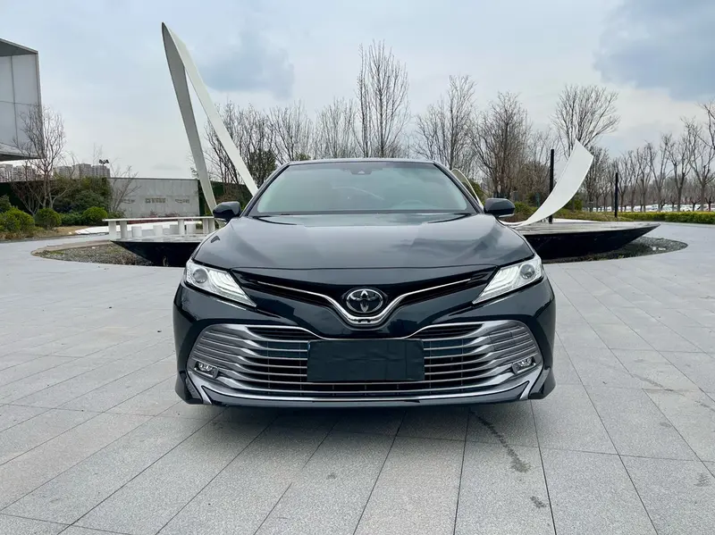 Toyota Camry — фото 2