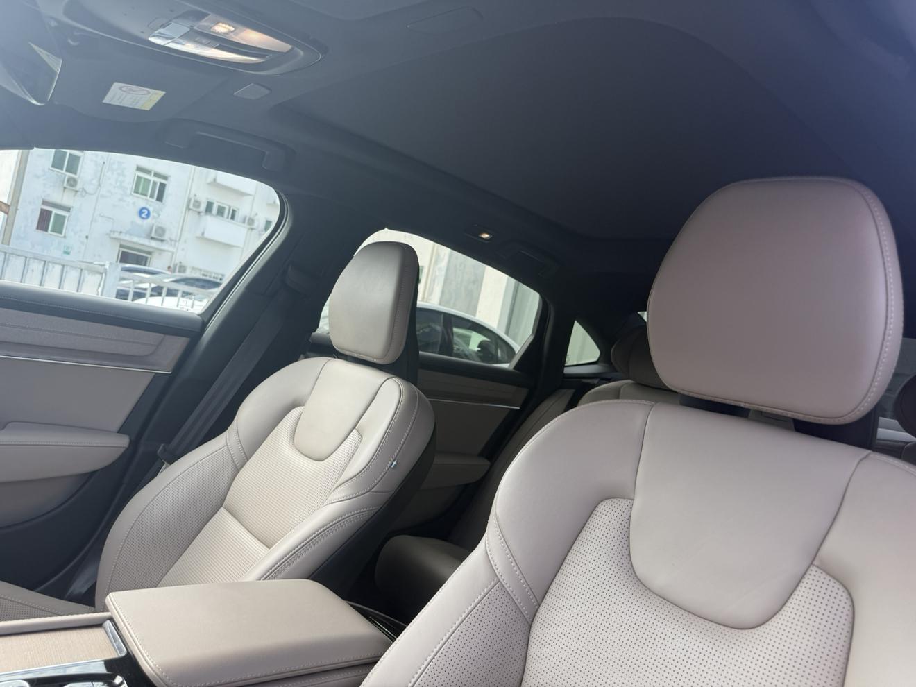Volvo S90 PHEV: фотография 13 из 19
