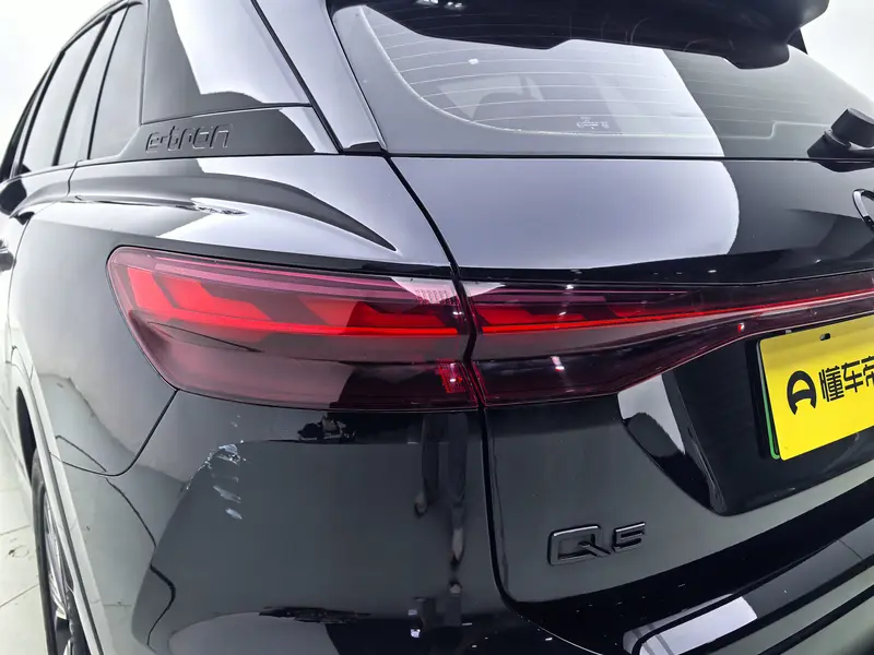 Audi Q5 e-tron — фото 3