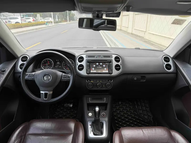 Volkswagen Tiguan — фото 6