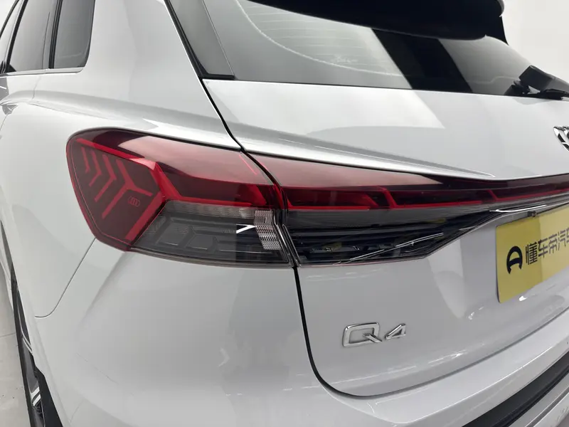 Audi Q4 e-tron — фото 10