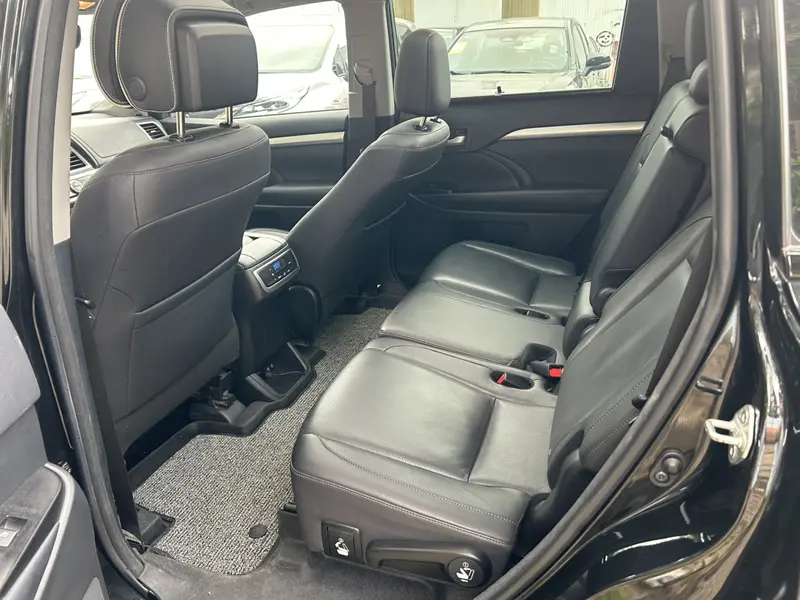 Toyota Highlander — фото 14