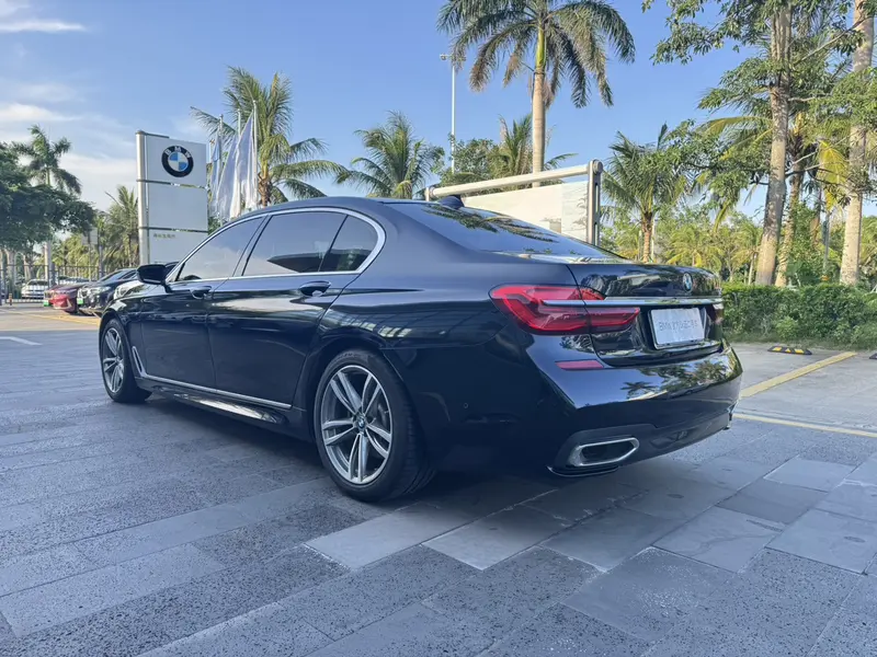 BMW 7 Series 730Li премиум M спортпакет — фото 4