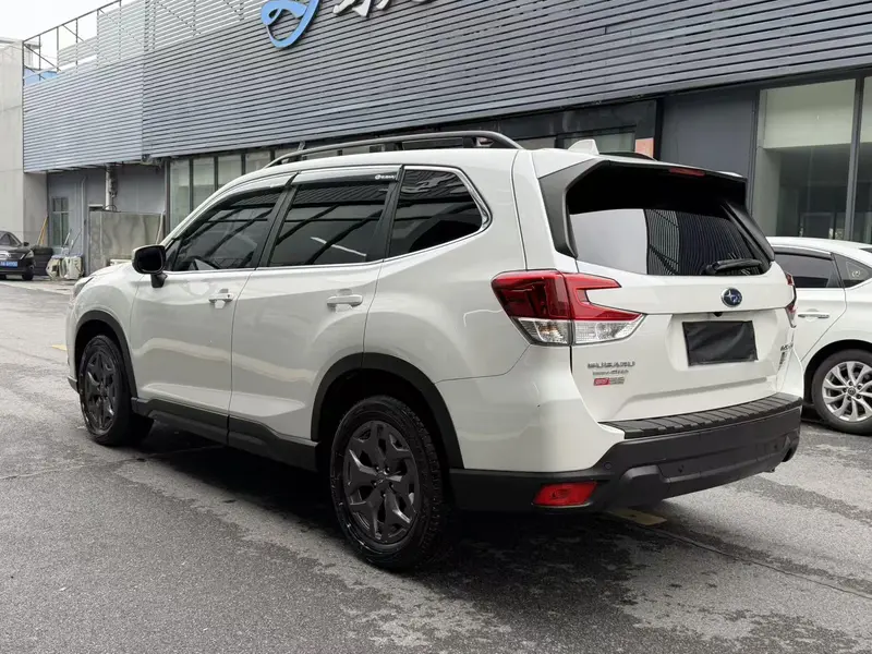 Subaru Forester — фото 4