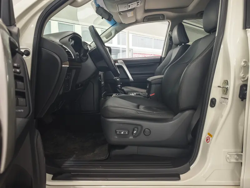 Toyota Prado — фото 10