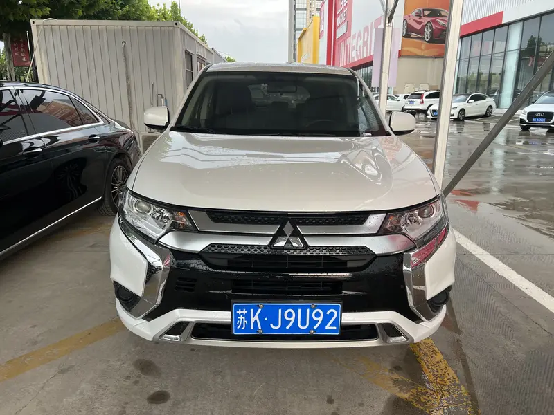 Mitsubishi Outlander — фото 2