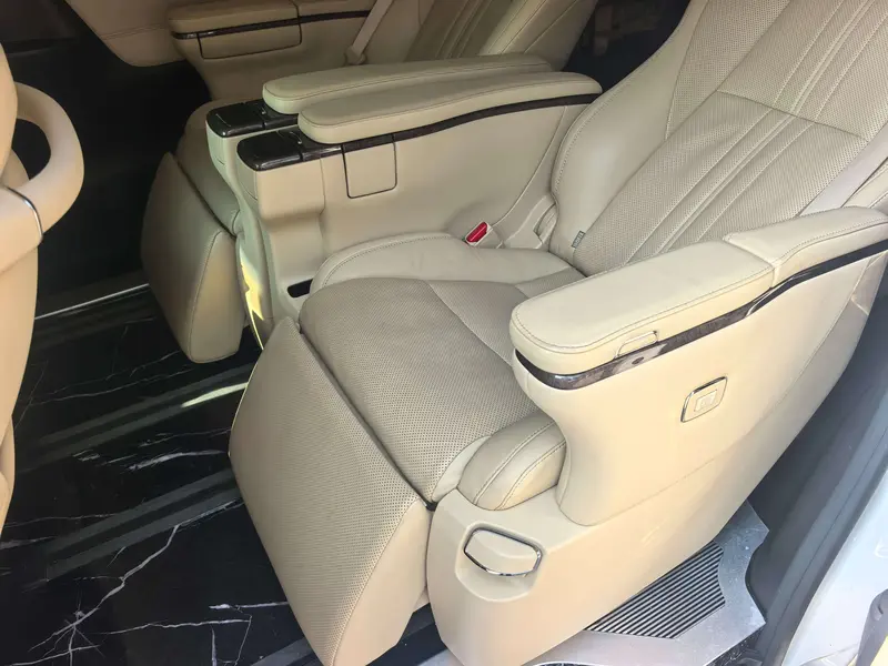 Toyota Alphard — фото 8