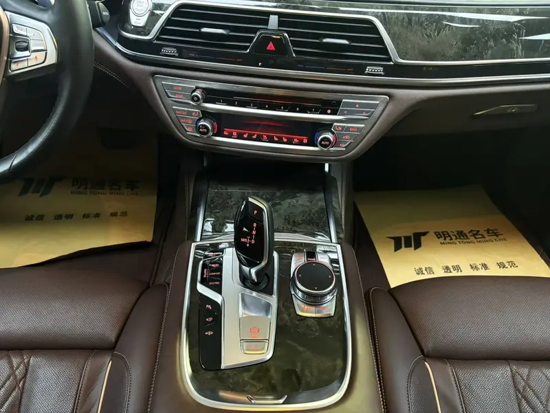 BMW 7 Series — фото 11