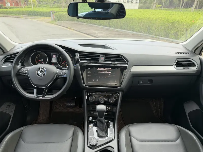Volkswagen Tiguan L — фото 7