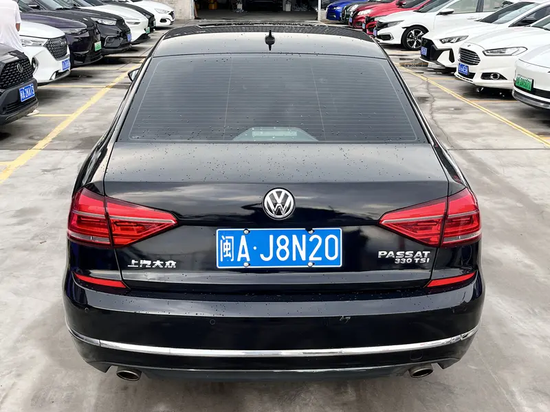 Volkswagen Passat — фото 5