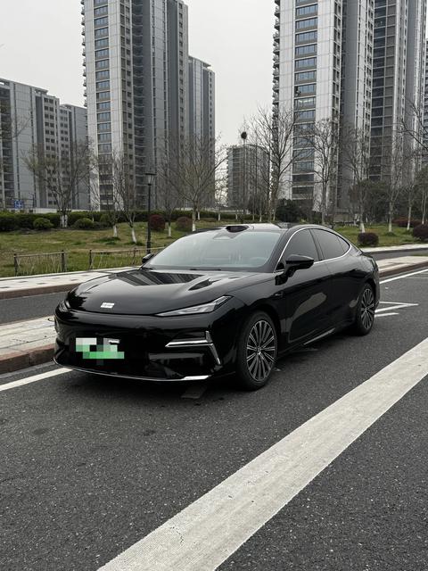Geely Galaxy Starshine 8 PHEV, 2025 год