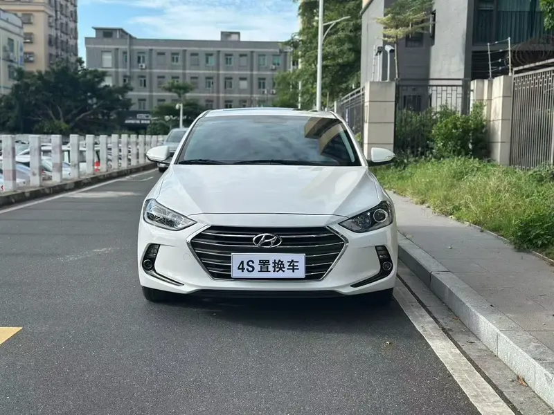 Hyundai Elantra — фото 2