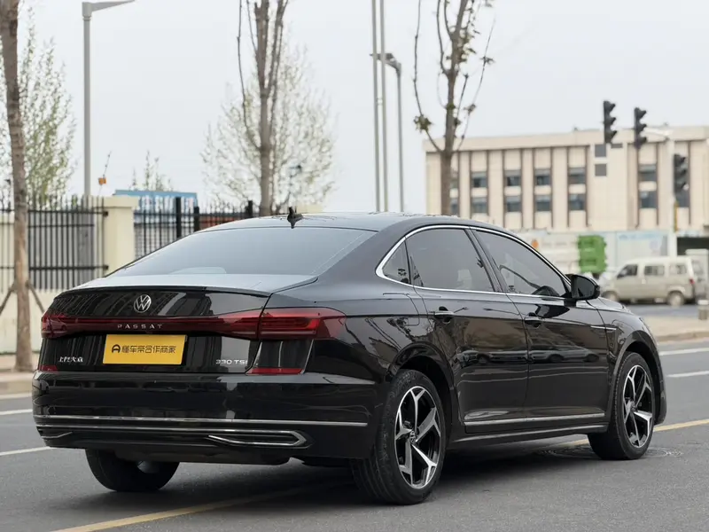 Volkswagen Passat — фото 6