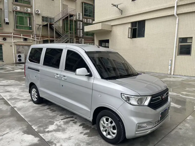 Wuling Hongguang V — фото 3