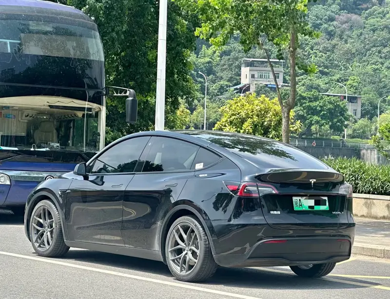 Tesla Model Y — фото 4