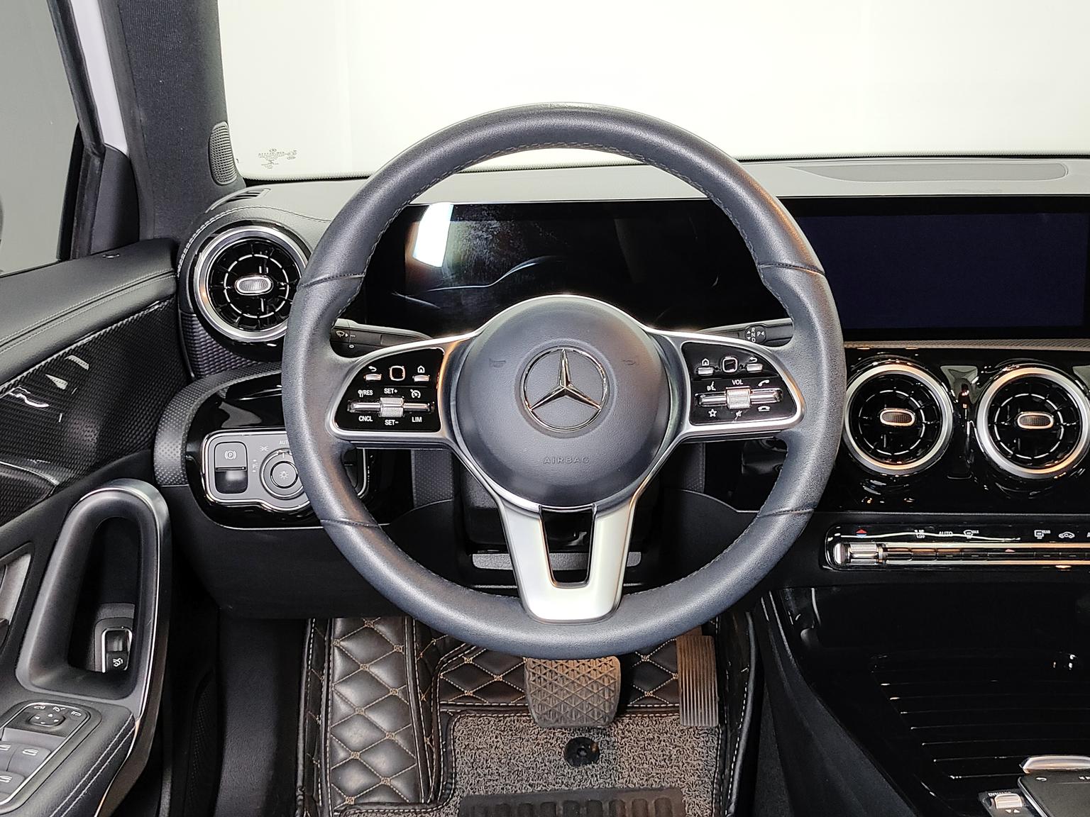 Mercedes-Benz A-Class: фотография 20 из 24