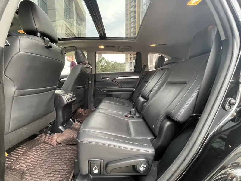 Toyota Highlander — фото 10