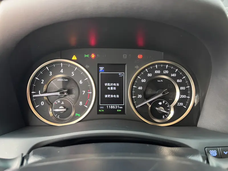 Toyota Alphard — фото 8